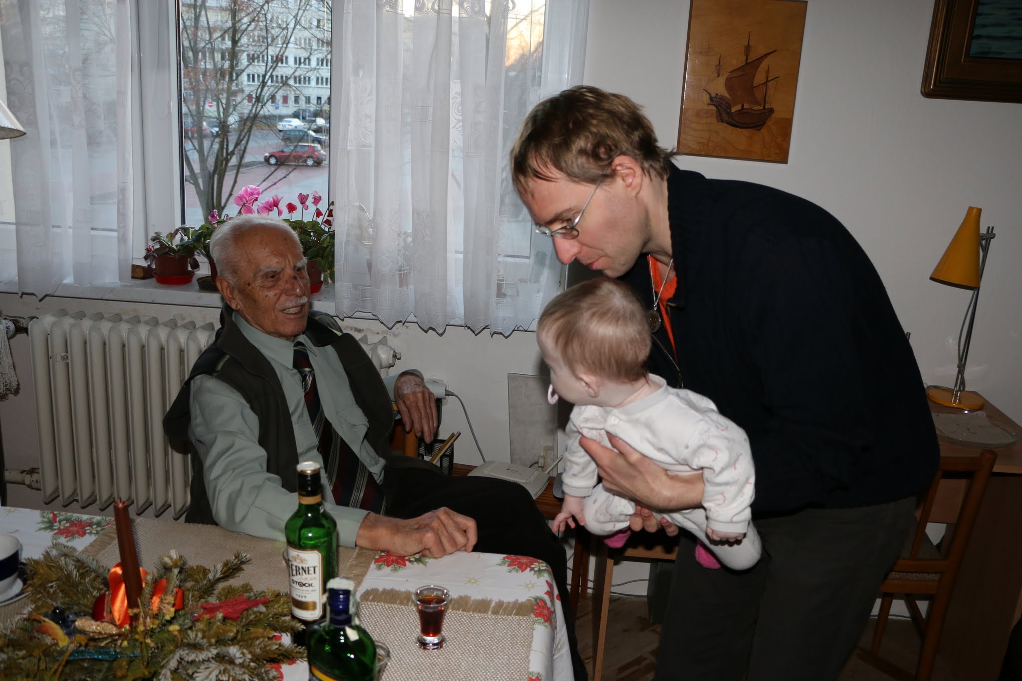 Album image copied from https://lh3.googleusercontent.com/-OL4094fiINk/UtMDgOk2JsI/AAAAAAAAPY8/fzW9Sz-xHaIcywY9FZXRQ2KwxnOSsR05gCLABGAYYCw/s0-U-I/IMG_0828.JPG