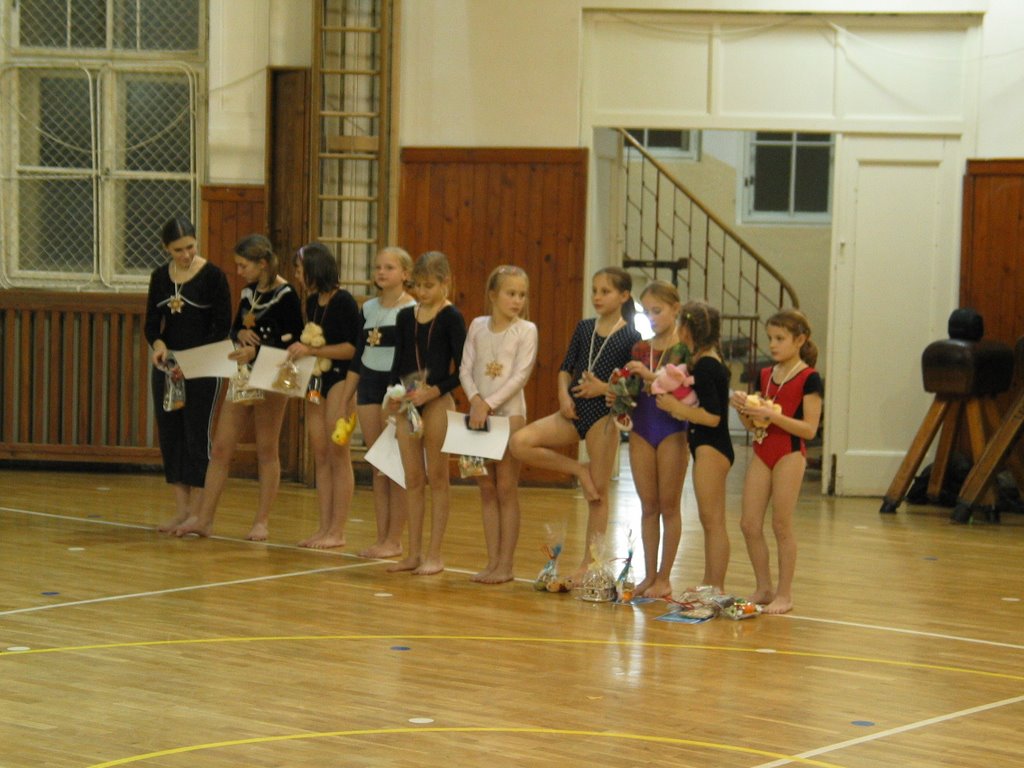 Album image copied from https://lh3.googleusercontent.com/-OTKjqGclUM4/SWp69_EeHwI/AAAAAAACveI/JIgKi-fBVngDXufkw1CaqZFPfkjqZ6koACLABGAYYCw/s0-U-I/IMG_7437.JPG
