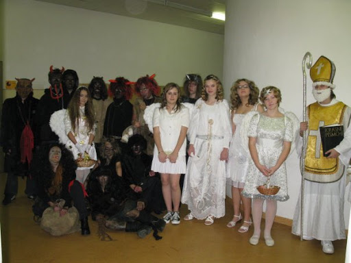 Album image copied from https://lh3.googleusercontent.com/iGV2qzd3c92uAey_x8kW_VDPMO2NA7-TgEb4I2-yj8ZJBDHTDtM99zQsaSzd07MoAYTJdhE9ow